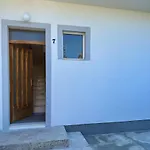 Apartment Spacious Two-bedroom Family With Terrace & Free Parking Murter