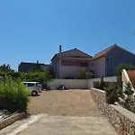Spacious Two-bedroom Family With Terrace & Free Parking *