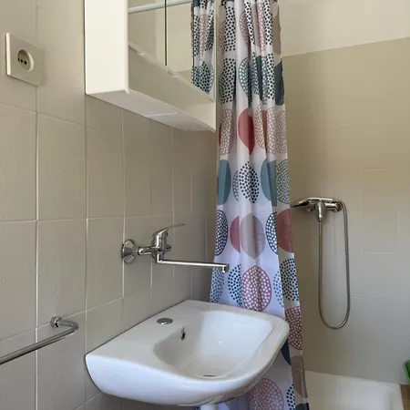 Spacious Two-bedroom Family With Terrace & Free Parking *