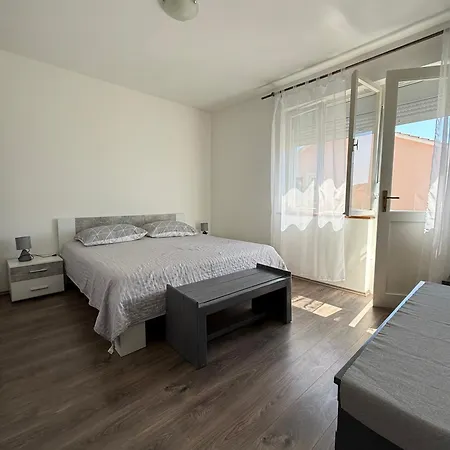 Spacious Two-bedroom Family With Terrace & Free Parking *