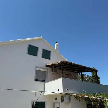 Spacious Two-Bedroom Family Apartment With Terrace & Free Parking