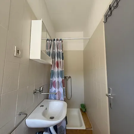 Spacious Two-bedroom Family With Terrace & Free Parking *