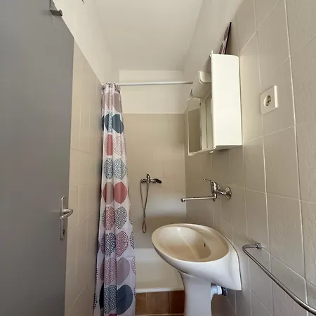 Spacious Two-bedroom Family With Terrace & Free Parking * مورتير