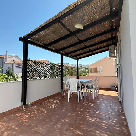 Spacious Two-bedroom Family With Terrace & Free Parking