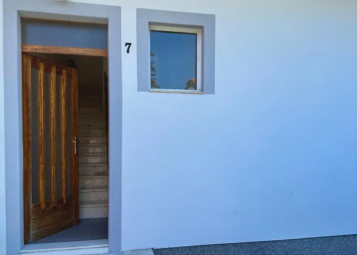 Apartment Spacious Two-Bedroom Family Apartment With Terrace & Free Parking Murter