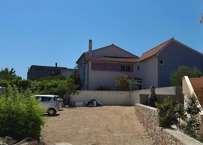 Spacious Two-Bedroom Family Apartment With Terrace & Free Parking *