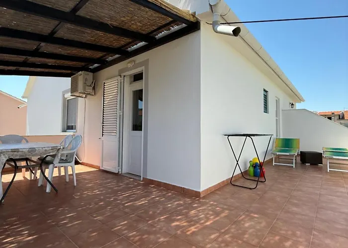 Spacious Two-Bedroom Family Apartment With Terrace & Free Parking Murter