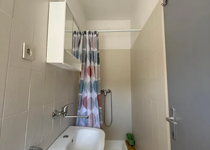 Spacious Two-Bedroom Family Apartment With Terrace & Free Parking *