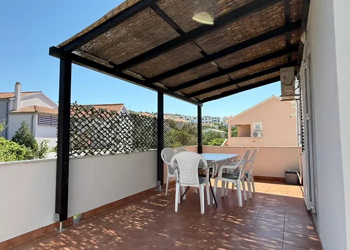 Spacious Two-Bedroom Family Apartment With Terrace & Free Parking