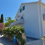 Spacious Two-bedroom Family With Terrace & Free Parking * Murter