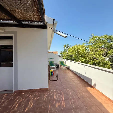 Apartment Spacious Two-bedroom Family With Terrace & Free Parking Murter