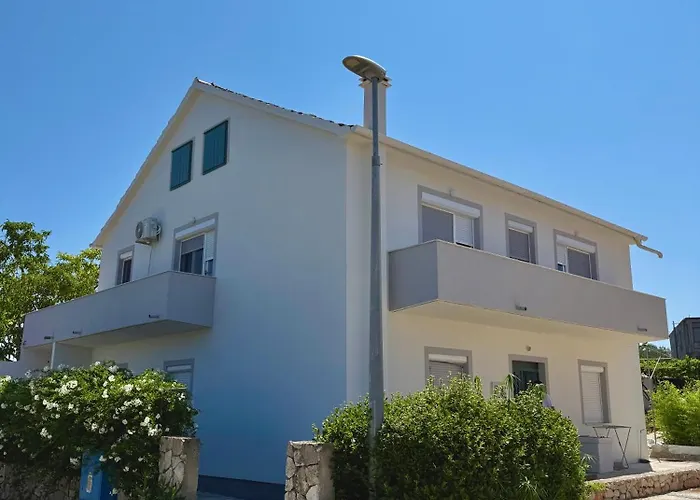 Spacious Two-Bedroom Family Apartment With Terrace & Free Parking Appartamento