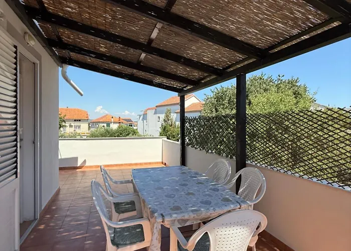 Spacious Two-Bedroom Family Apartment With Terrace & Free Parking Appartamento *