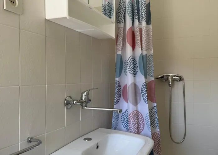 Spacious Two-Bedroom Family Apartment With Terrace & Free Parking *