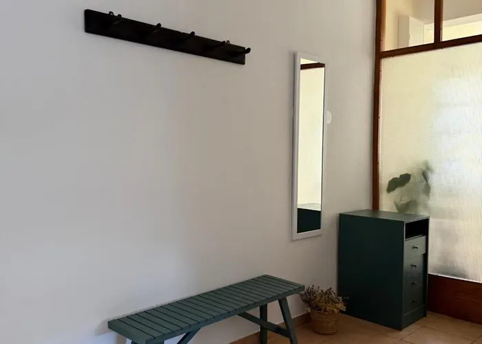 Spacious Two-Bedroom Family Apartment With Terrace & Free Parking Appartamento *